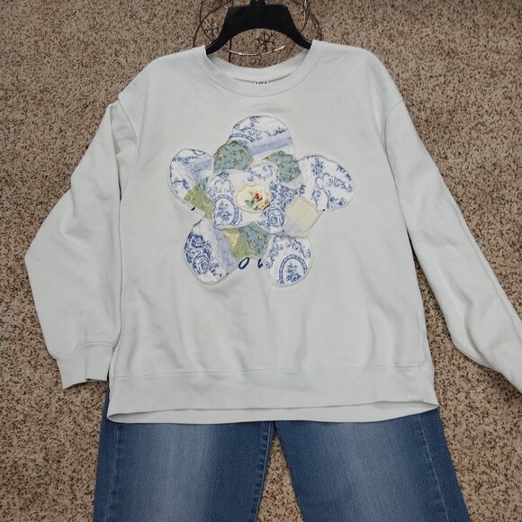 UT Tops - 3246 Size XL UT Upcycled Sweat Shirt With Quilted Flower Insert In Baby Blue.